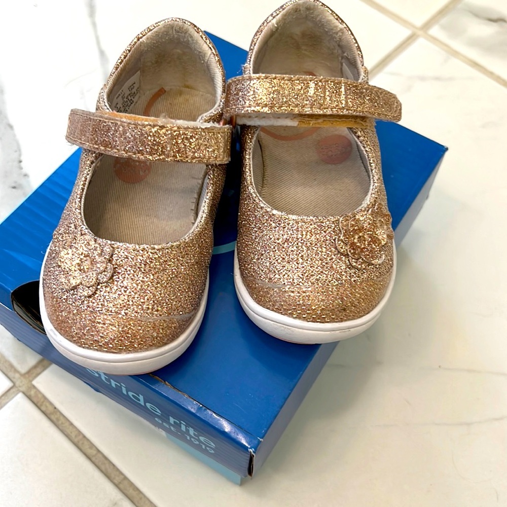 Stride rite holly mary jane size 4 (baby) Rose Gold